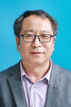 孙选个人证件照-1